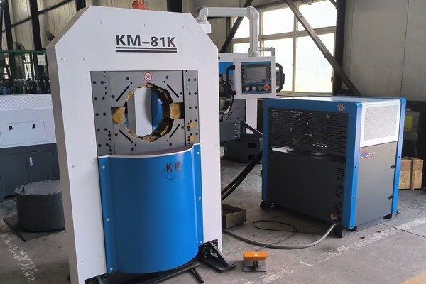 KM-81K hydraulic crimping machine with advanced control panel, designed for industrial efficiency