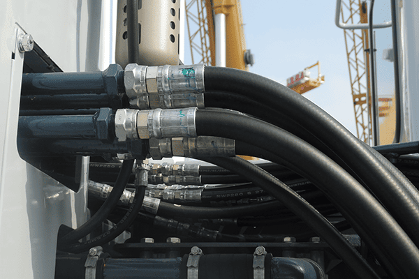 Hydraulic hose connections on machinery, Professional installation for industrial hydraulic systems