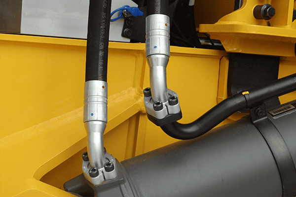 Hydraulic hoses with elbow fittings, Secure connections for construction machinery