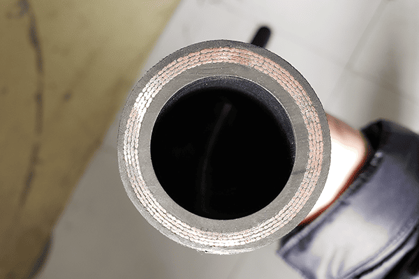 Cross-section of hydraulic hose showing inner reinforcement layers