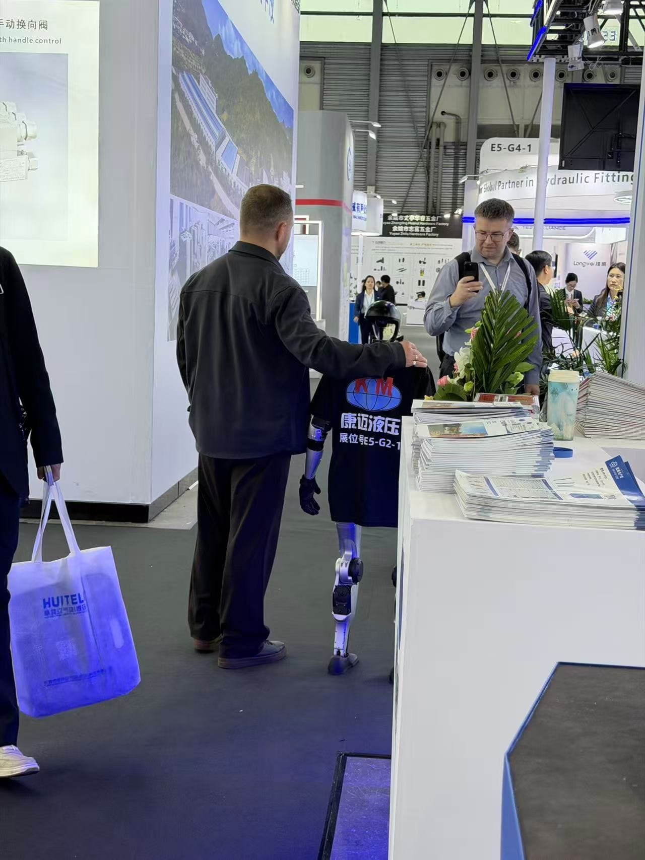 Exhibition photo with customers, Product discussion at a trade show booth
